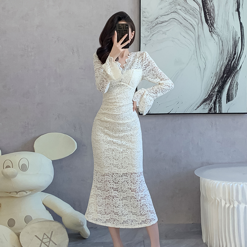 New High-End V-Neck Long-Sleeve Lace Dress Cutout Slim High-Waist Flattering Long Dress - Image 3