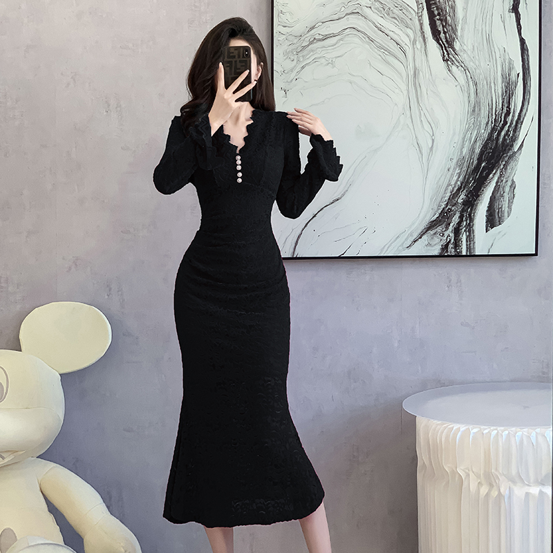 New High-End V-Neck Long-Sleeve Lace Dress Cutout Slim High-Waist Flattering Long Dress - Image 4