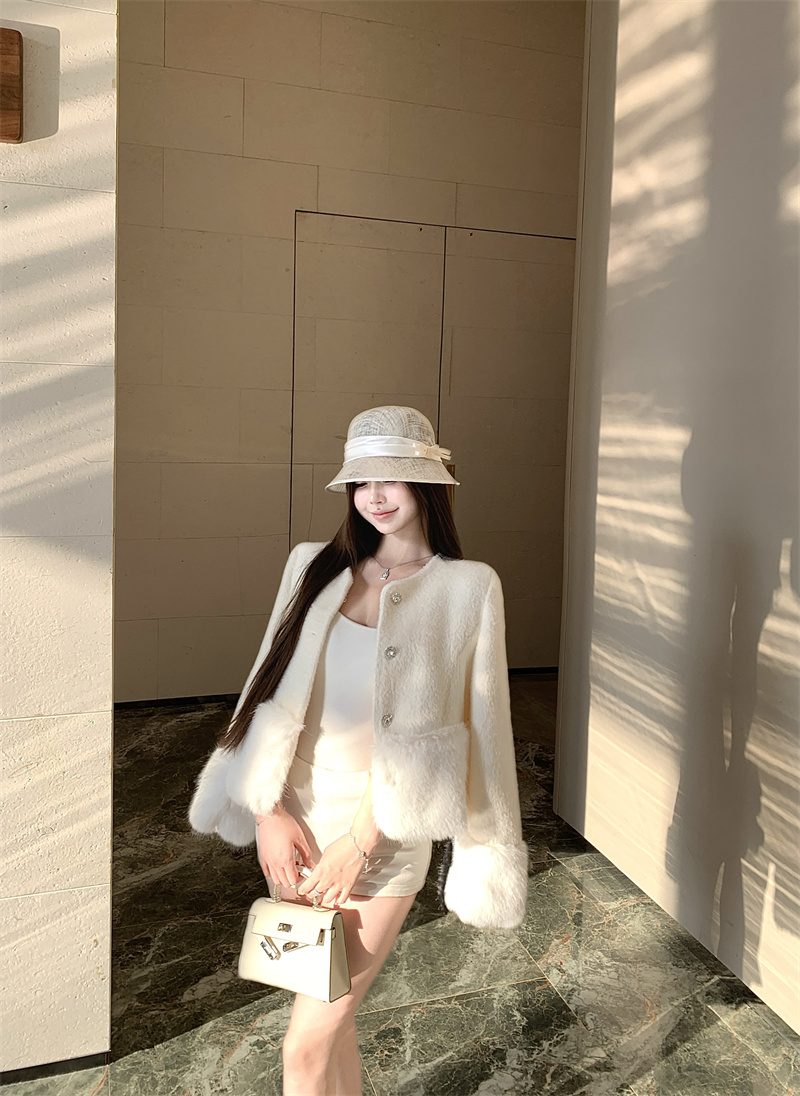 Women's 2025 Winter Tweed Short Jacket with Faux Fur Trim - Image 4