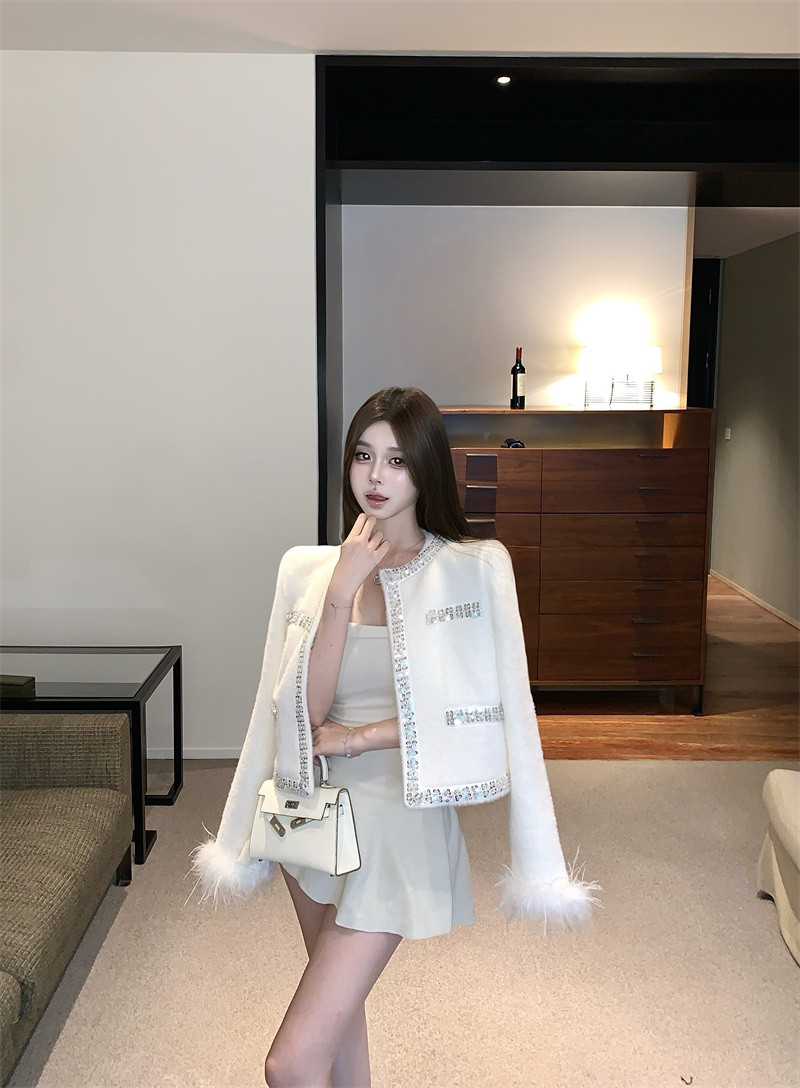 Light Luxury White Wool Blend Thickened Tweed Short Jacket Winter French Style Fuzzy Coat for Women - Image 3