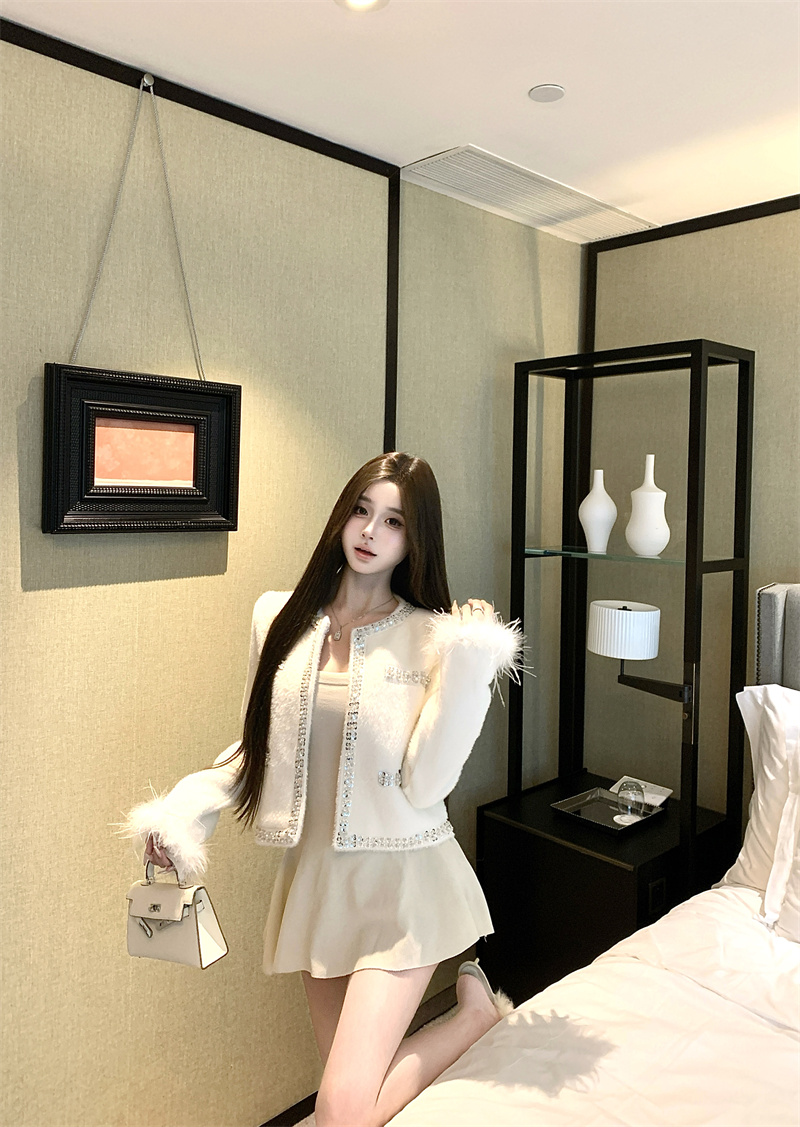 Light Luxury White Wool Blend Thickened Tweed Short Jacket Winter French Style Fuzzy Coat for Women - Image 4
