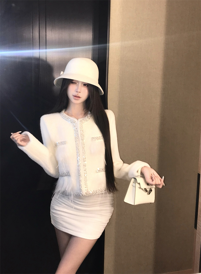 Women's Tweed-Style Short Coat with Feather Splicing Winter 2025 - Image 3