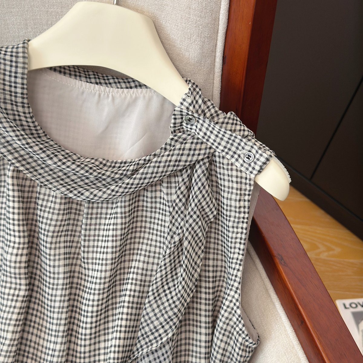 Women's Sleeveless Plaid Shirt with Ribbon Accent Summer 2026 Loose Fit - Image 3